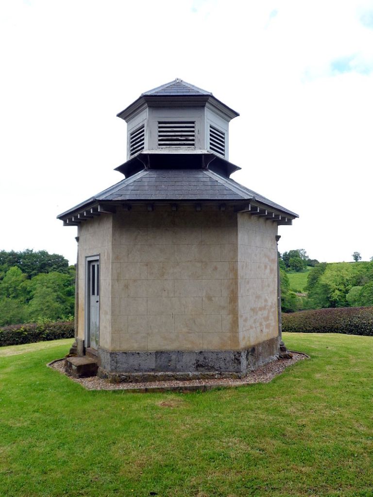 800px-Farnborough_Hall_Game_Larder