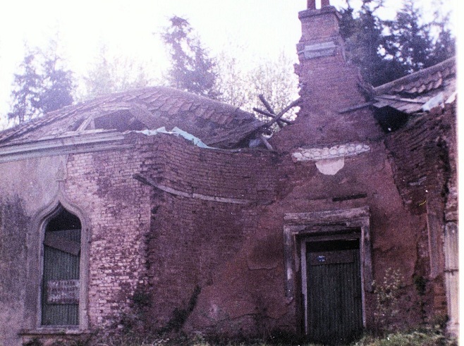 Robin-Hoods-Hut-Before