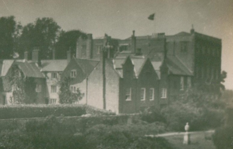 The old manor of Halswell from the south east, c. 1900, photographed before the eighteenth-century sash windows on the east side were removed and replaced with more original sixteenth-century mullion windows.